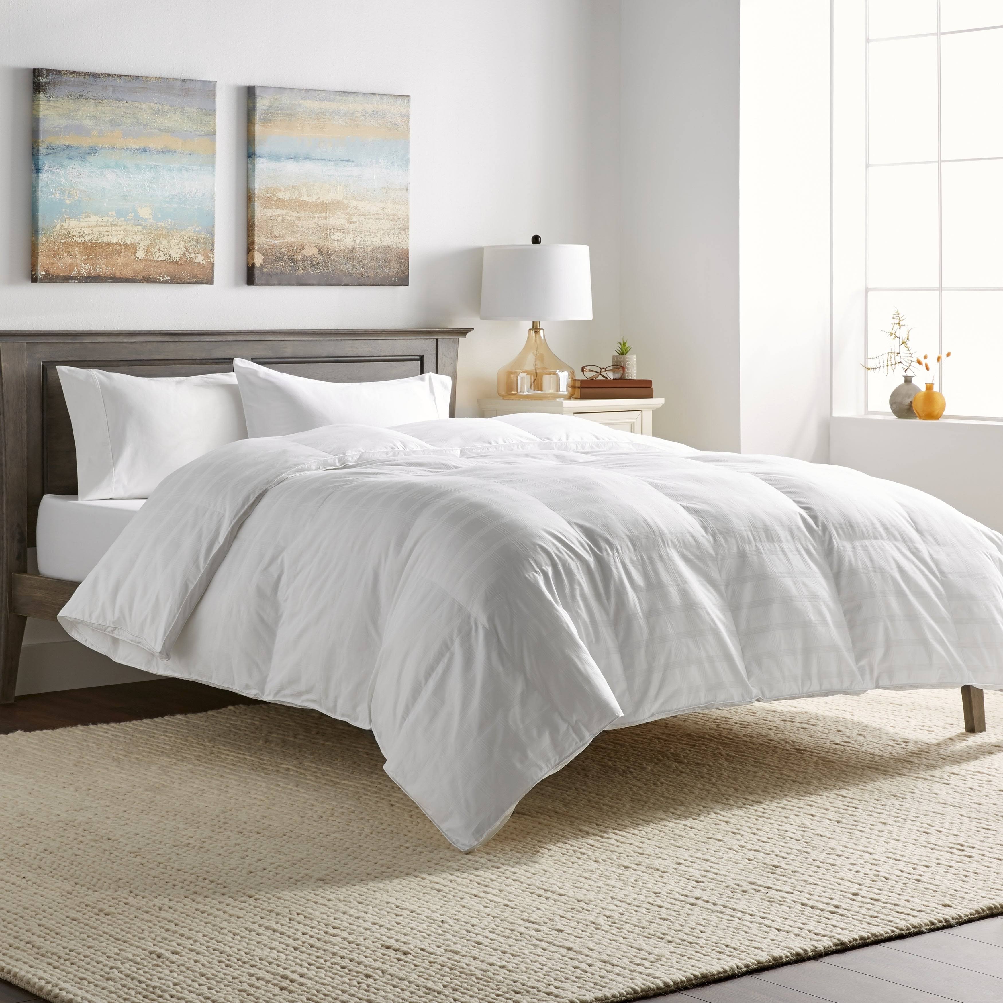 Hotel Grand Oversized Luxury 600 Thread Count Down Alternative Comforter