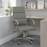 Bush Business Furniture Modelo High Back Leather Executive Office Chair in Light Gray