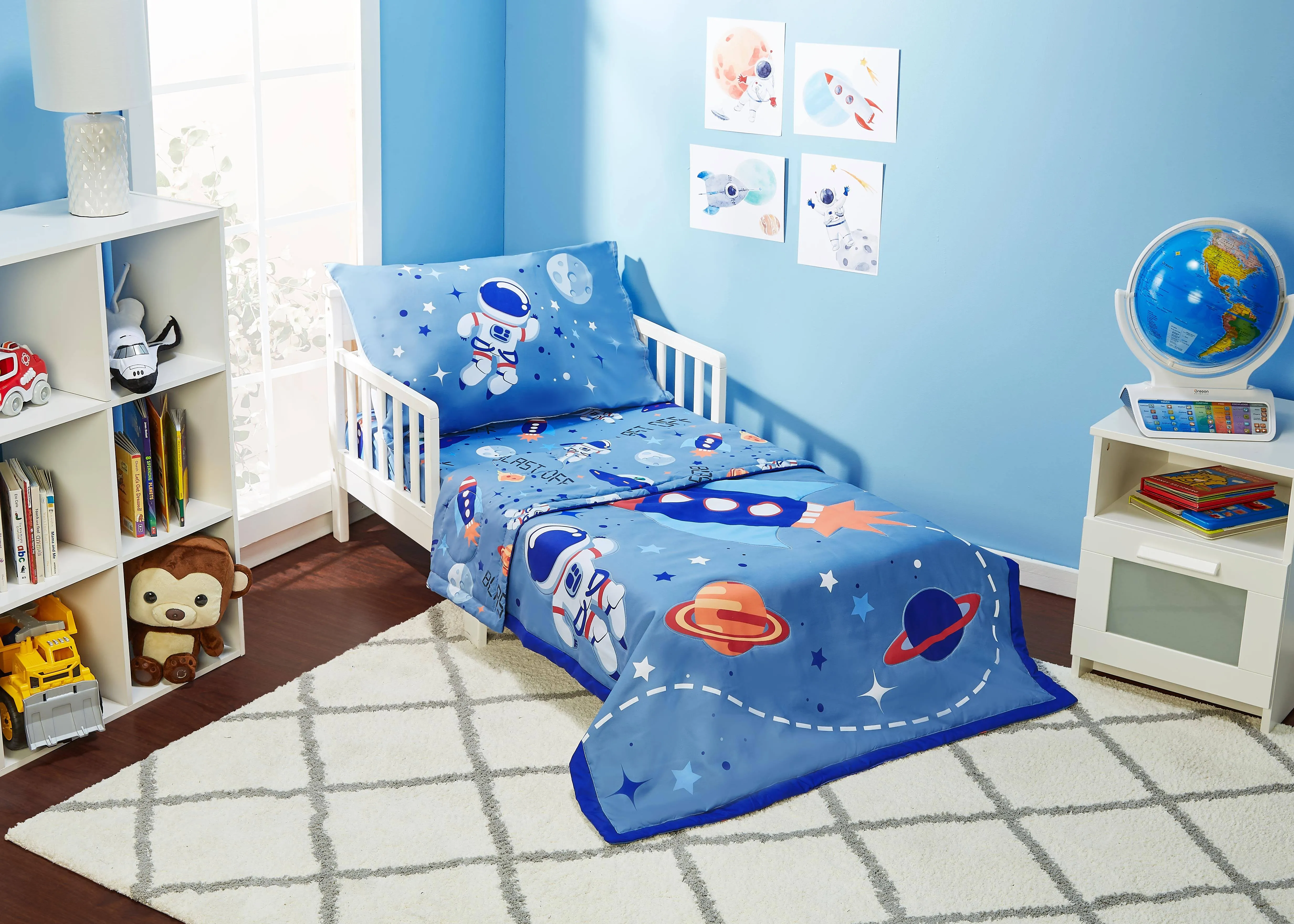 EVERYDAY KIDS 4 Piece Toddler Bedding Set - Outer Space Adventures - includes Comforter, Flat Sheet, Fitted Sheet and Reversible Pillowcase