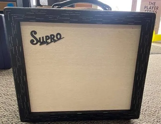 Supro 1612RT Amulet 15-Watt 1x10" Combo Amp