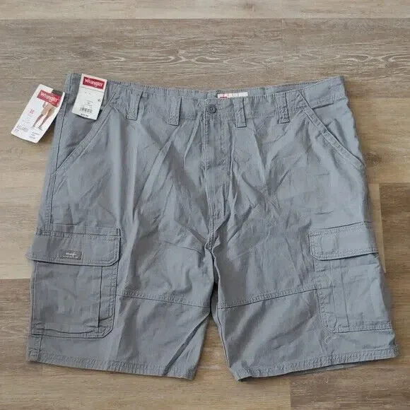 NWT Wrangler Men&#039;s Relaxed Fit Cargo Shorts Grey Size 46