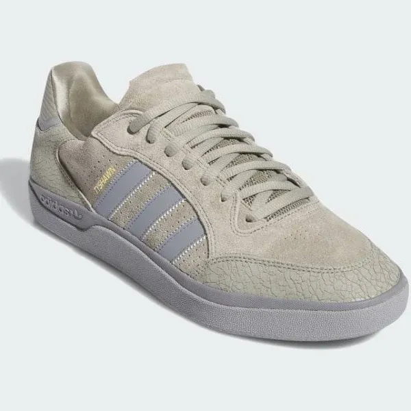 Adidas Tyshawn Low Shoes - Silt Pebble/Grey Three/Gold Metallic
– Daddies Board Shop