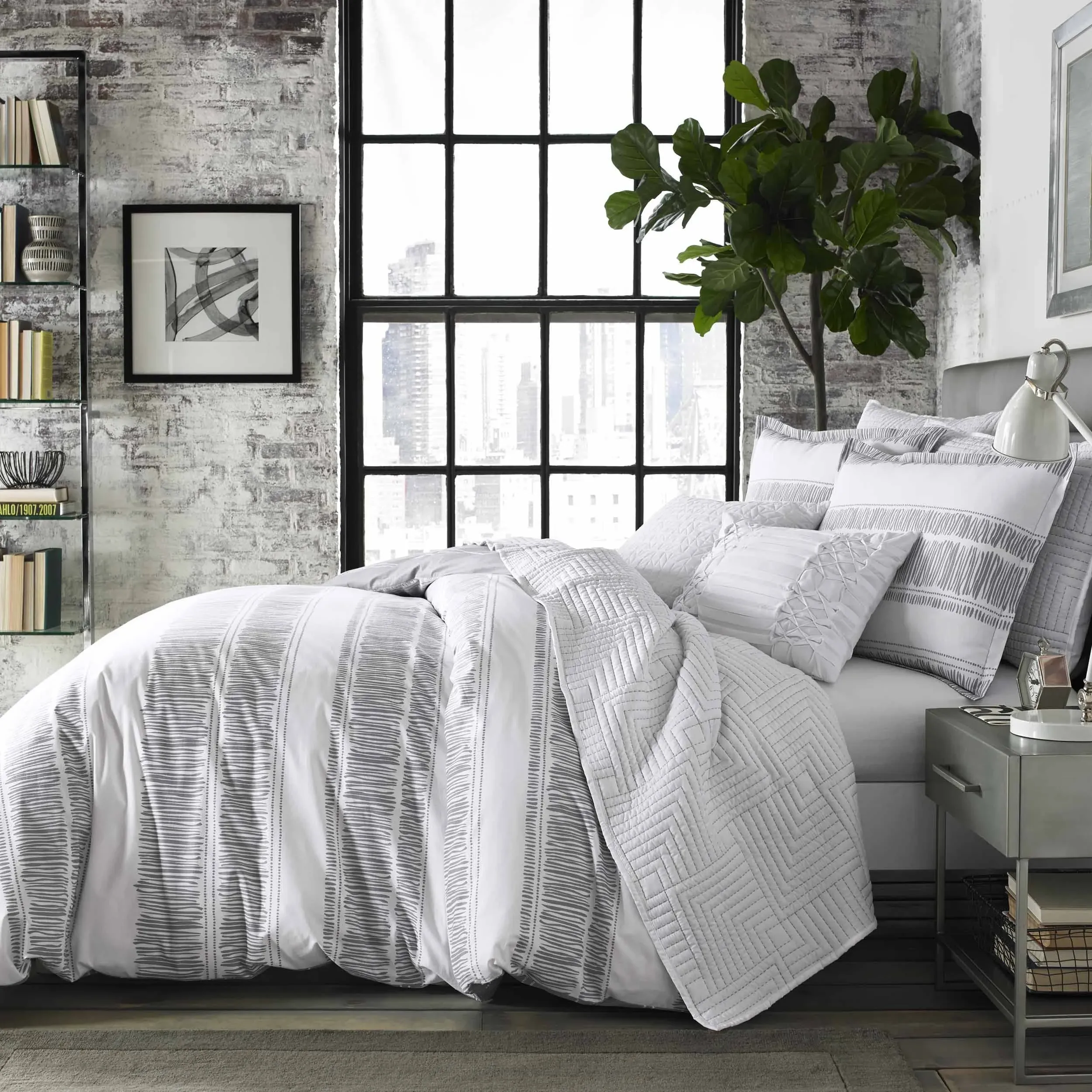 City Scene Ziggy Comforter Set Full/Queen White