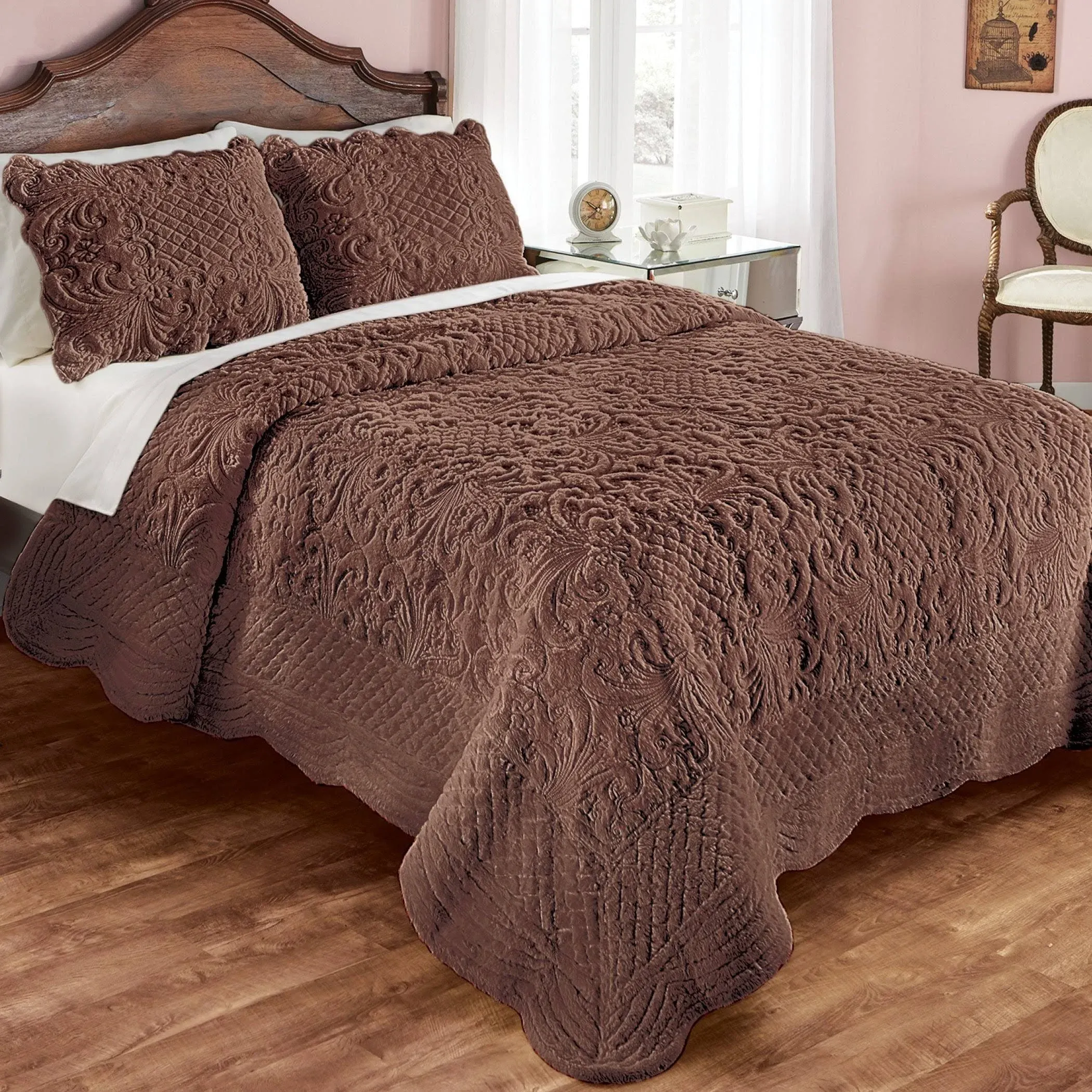 Collections Etc Elegant Ultra-Soft Faux Fur Plush Quilt Bedding with Scalloped Edges and Scroll and Lattice Patterns, Chocolate, Full/Queen