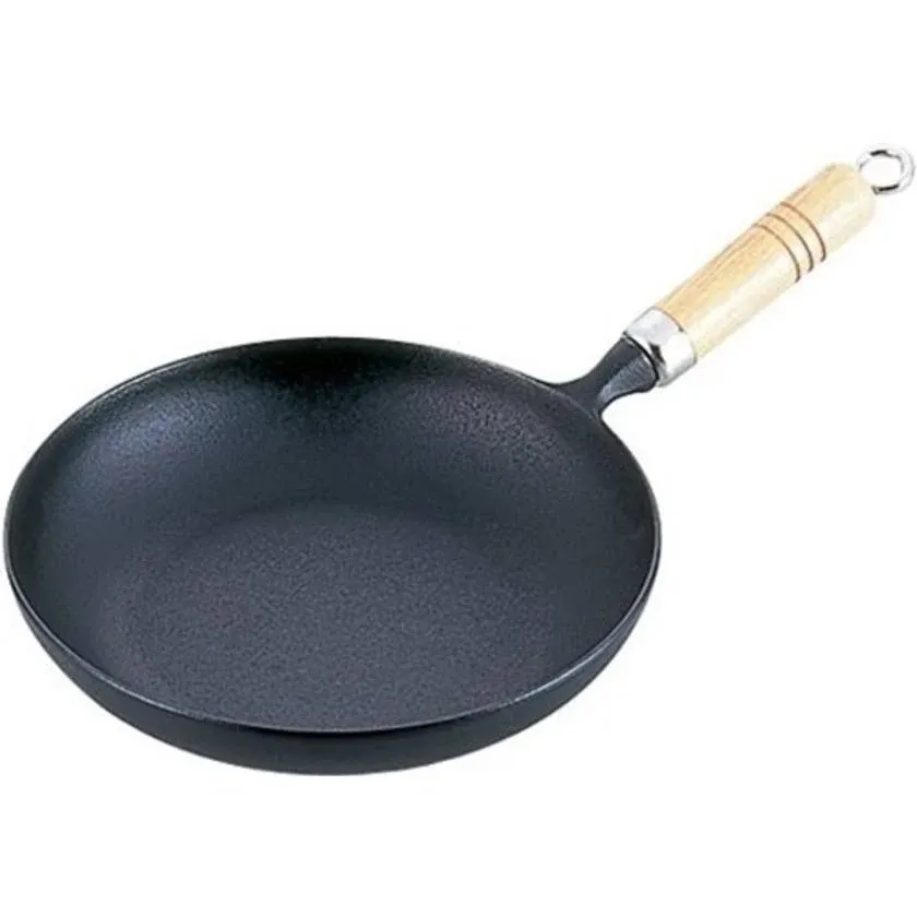 Iwachu Nambu Ironware Wooden Handle Omelet Pan 18 cm 24004