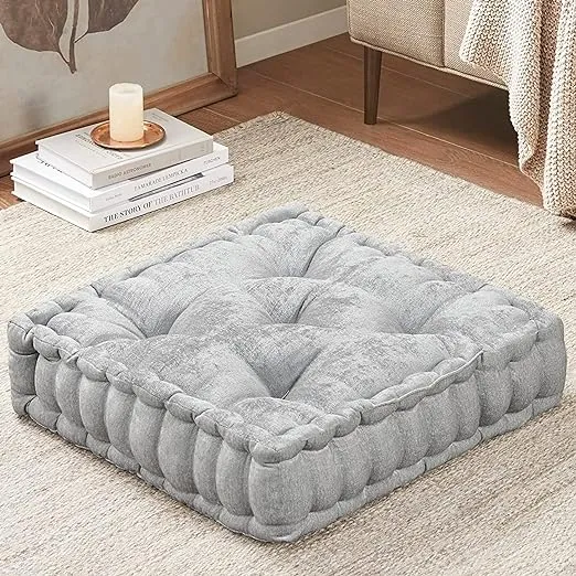 Intelligent Design Azza Floor Pillow Square Pouf Chenille Tufted with Scalloped Edge Design Hypoallergenic Bench/Chair Cushion, Grey